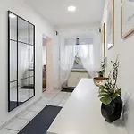 Spacious With Garden *