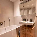 Spacious With Garden Apartment *