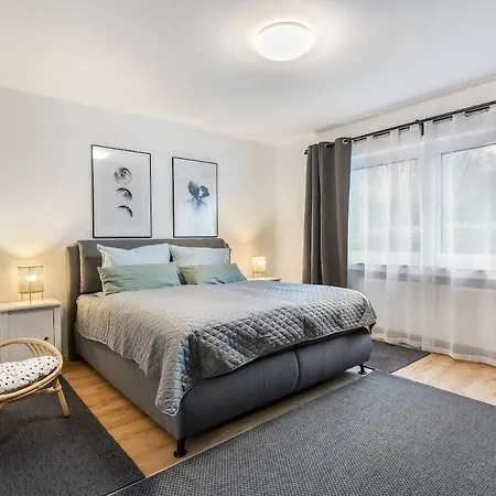 Spacious With Garden Apartment *