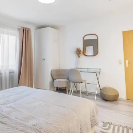 Spacious With Garden Apartment *