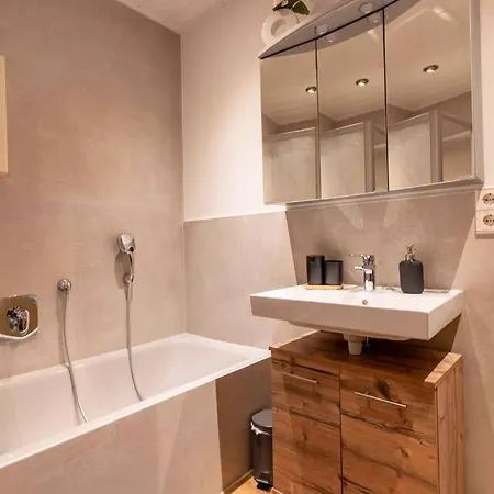 Spacious With Garden Apartment *