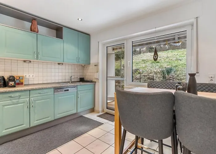 Spacious With Garden Apartment *