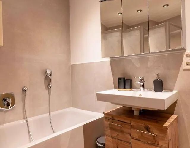 Spacious With Garden Apartment *